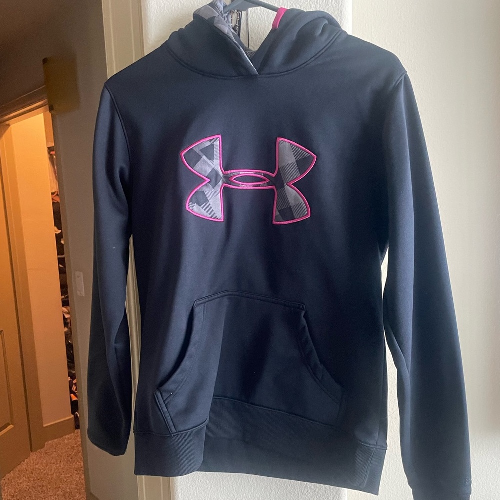 Super cute and Warm Under Armour Women’s size small hoodie!